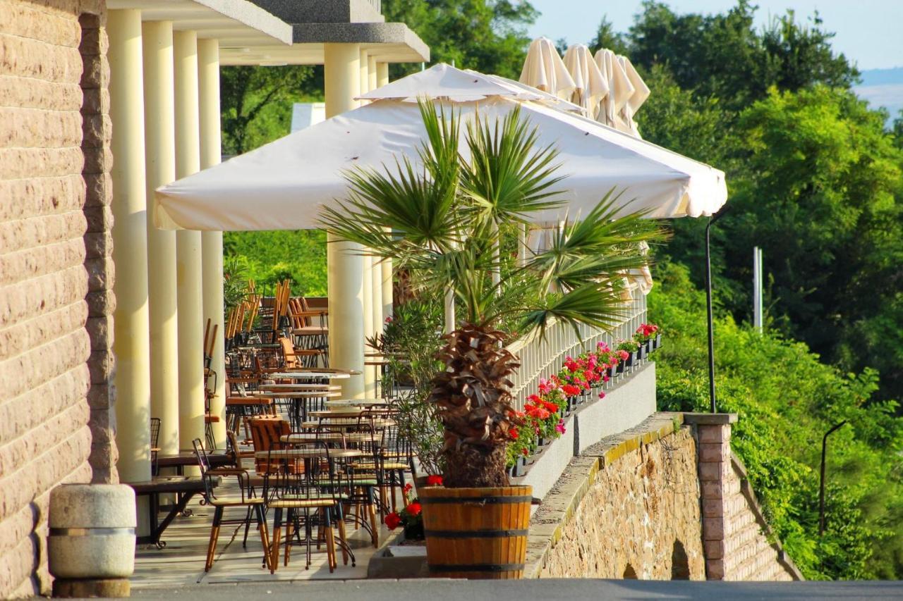Luxury Versailles Apartments Center Opera Burgas Esterno foto