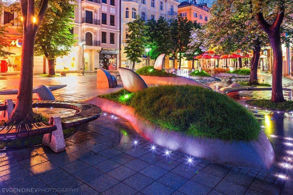 Luxury Versailles Apartments Center Opera Burgas Esterno foto